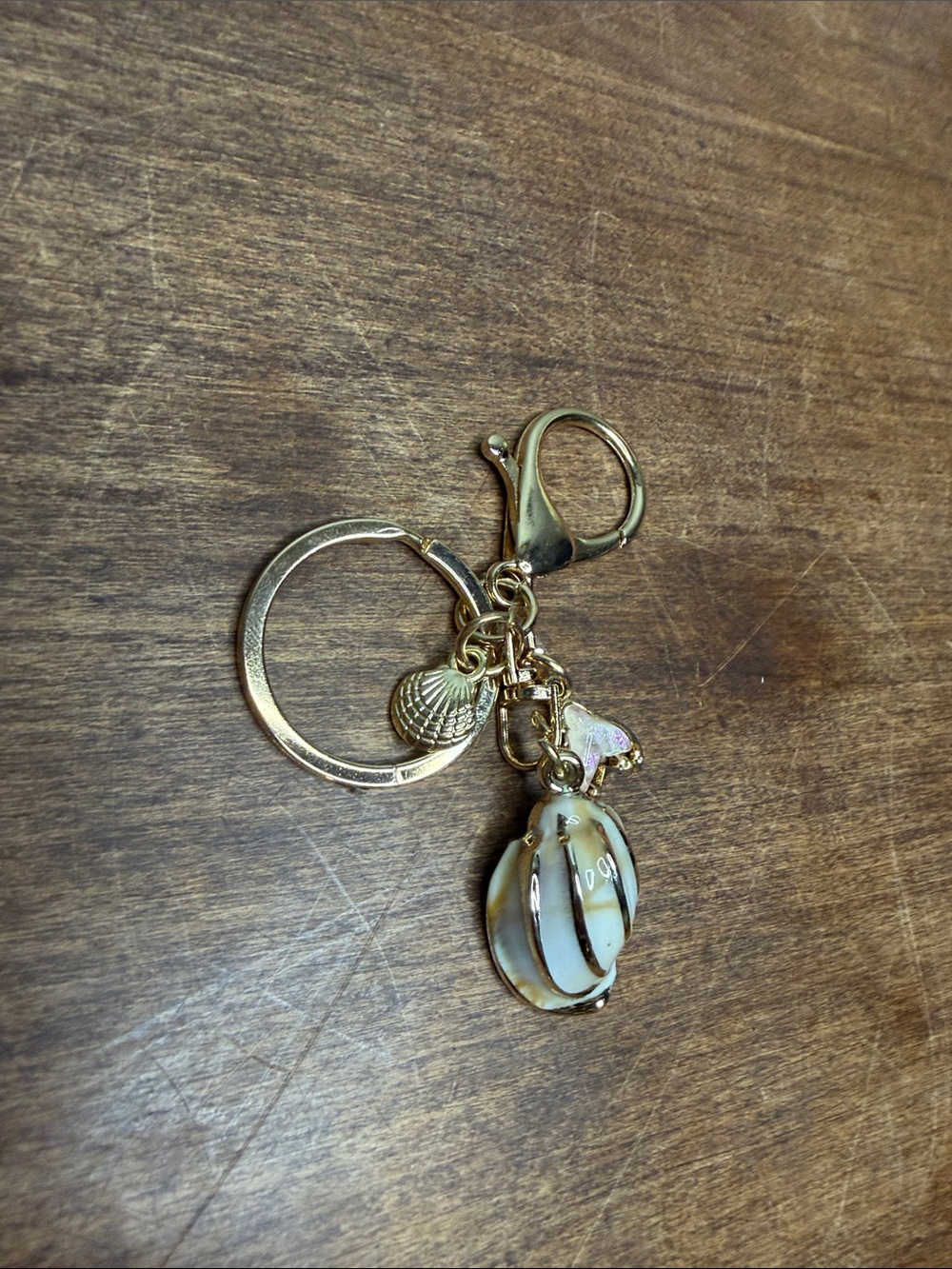 Gold Shell Charm Keychain - Beach-Inspired Women Accessories